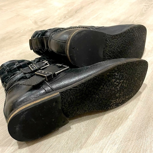 Saks black leather boot, silver buckle hardware - Picture 3 of 3